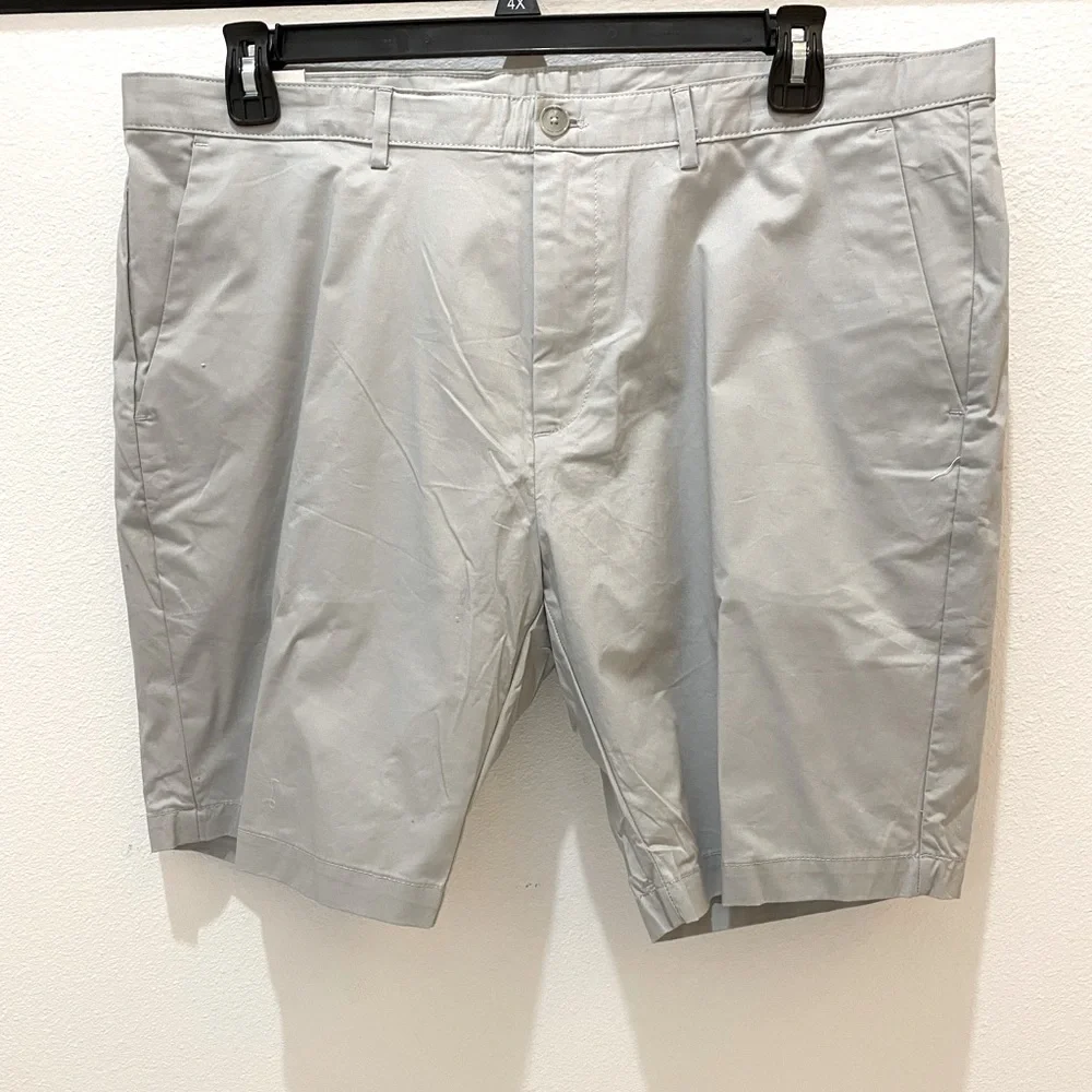Calvin Klein Jeans Men's Light Gray Flat Front Casual Shorts - 40 - NWOT